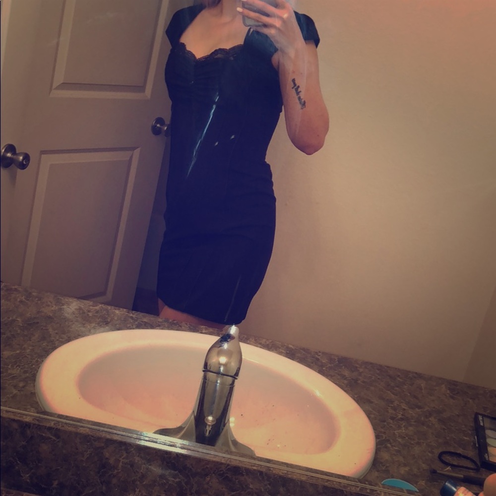 Short Cute black dress!